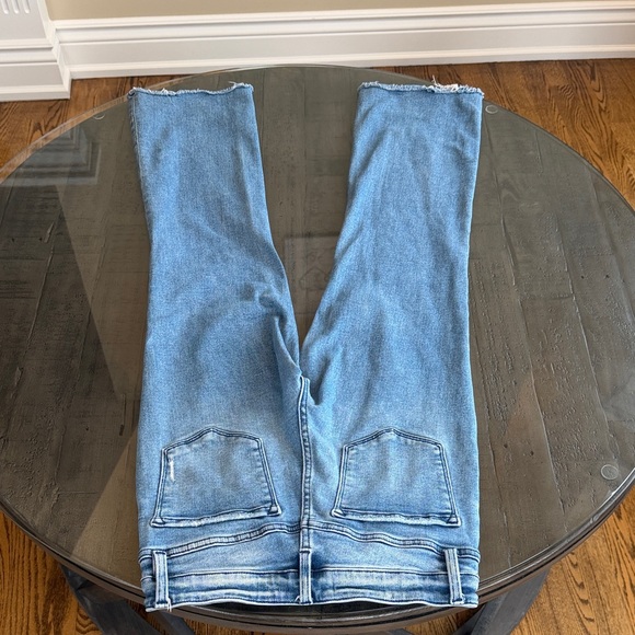 Flying Monkey Light Blue Cropped Jeans. Womens Size 27. Inseam 27 in. Stretch - Picture 8 of 8